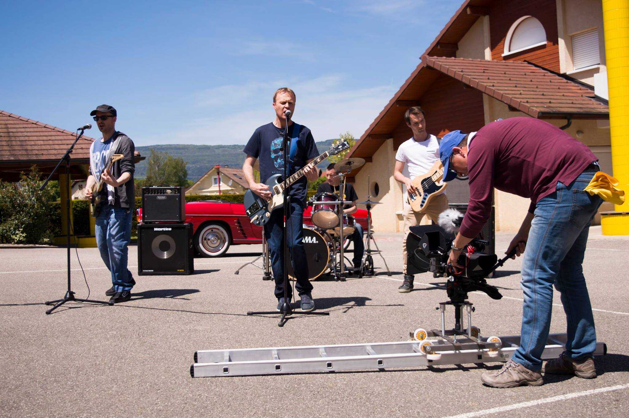 Clip insert coins making of